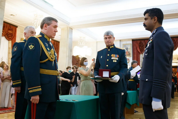 Начальник Генерального штаба ВС России вручил дипломы выпускникам Военной академии - военнослужащим иностранных государств