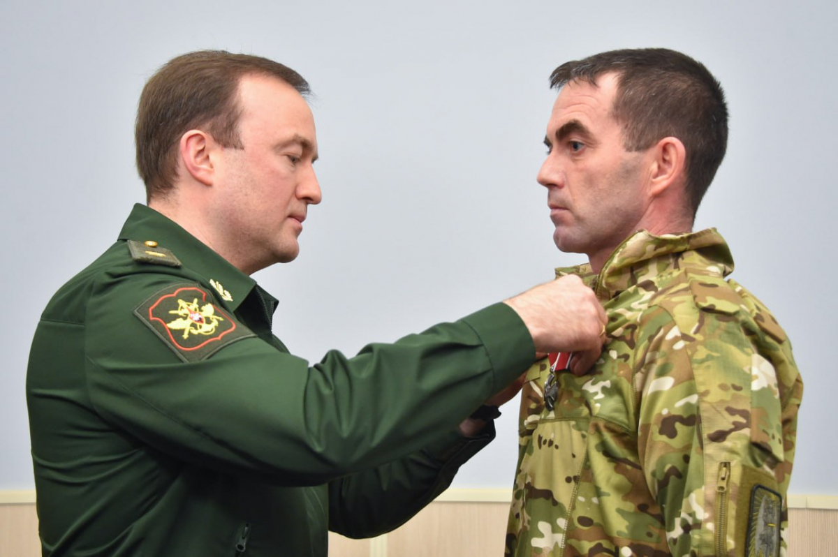 Замминистра обороны РФ Павел Фрадков вручил награды участникам СВО и медикам в филиале военного госпиталя им. А.А.Вишневского