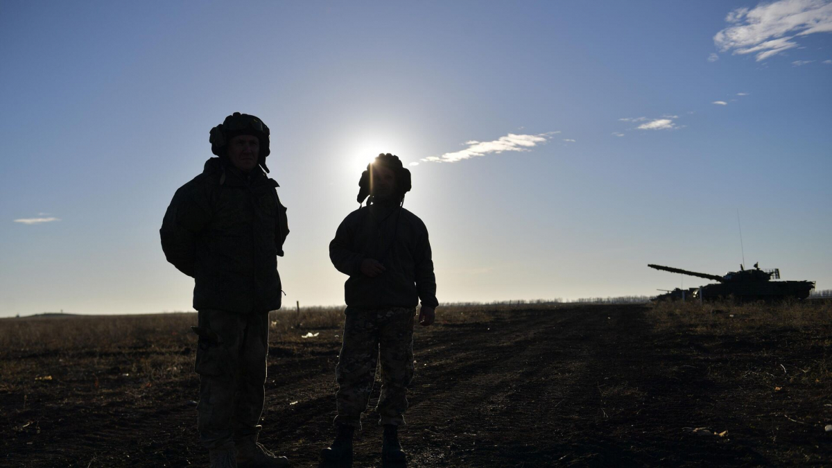 Российские военные применяют приманки, ложные позиции и сети для борьбы с тяжёлыми дронами противника